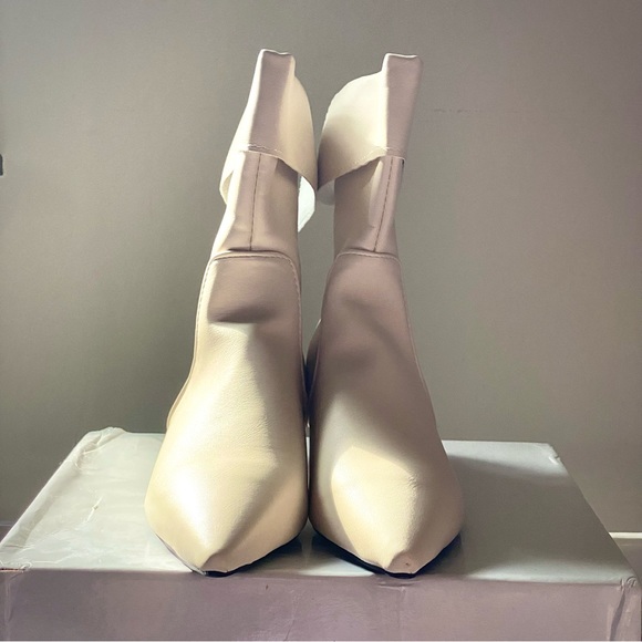 Retro 80s White Kitten Heel Booties- Size 8 US - Picture 2 of 5